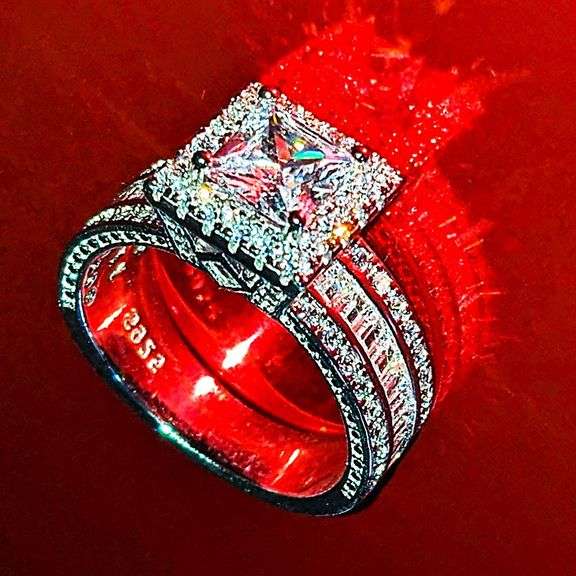 Incredible 14 Kt White Gold Plate 2.25 Ct Princess Cut Simulated Diamond Ring