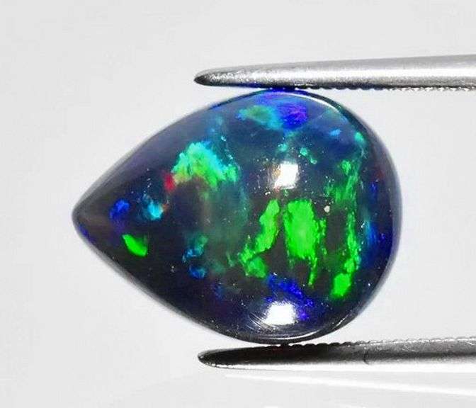 Outstanding 4.16ct full body flashing Black Opal