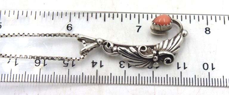 Vintage 925 sterling silver pendant on box chain necklace