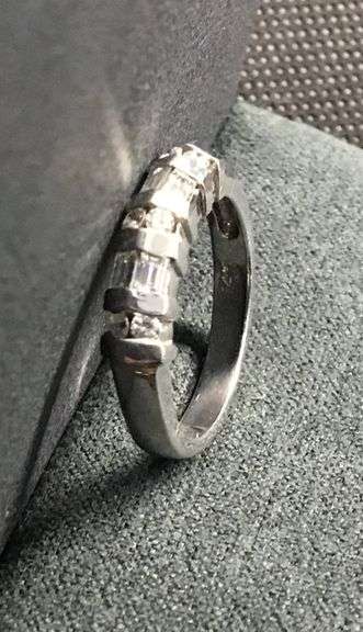 14K WHITE GOLD NATURAL DIAMOND WEDDING BAND