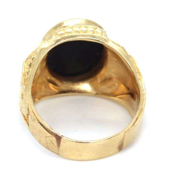 Stylish Man's 10K YG Black Onyx Ring