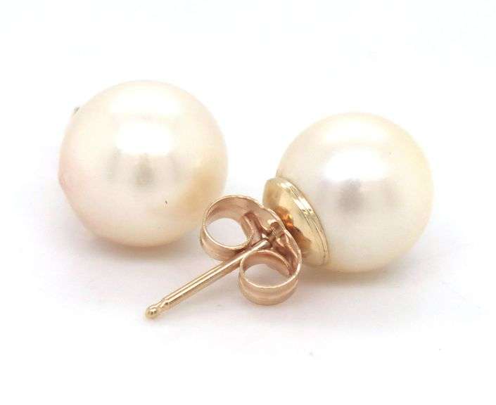 14kt Yellow gold pearl stud earrings