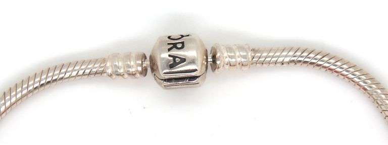 925 Sterling silver Pandora bracelet with 7 charms