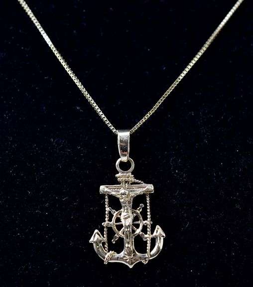 Honorable Mariner's Cross Pendant Necklace in 10K Yellow Gold