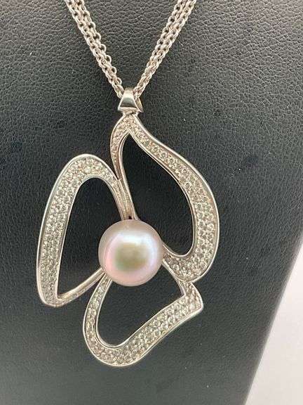 18K WHITE GOLD NECKLACE WITH PENDANT