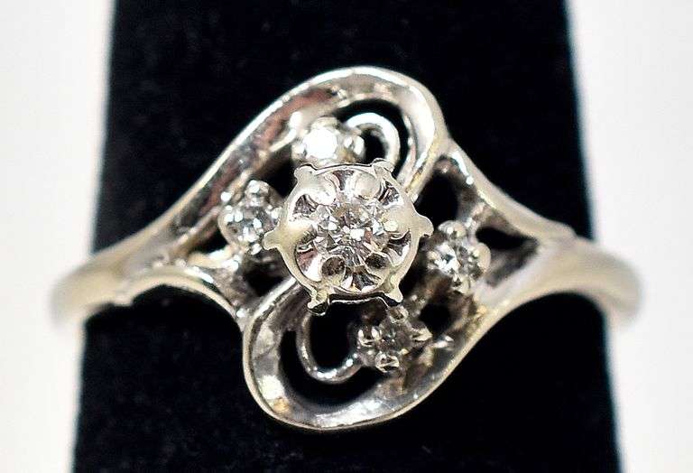 Sparkling 14K White Gold Diamond Ring