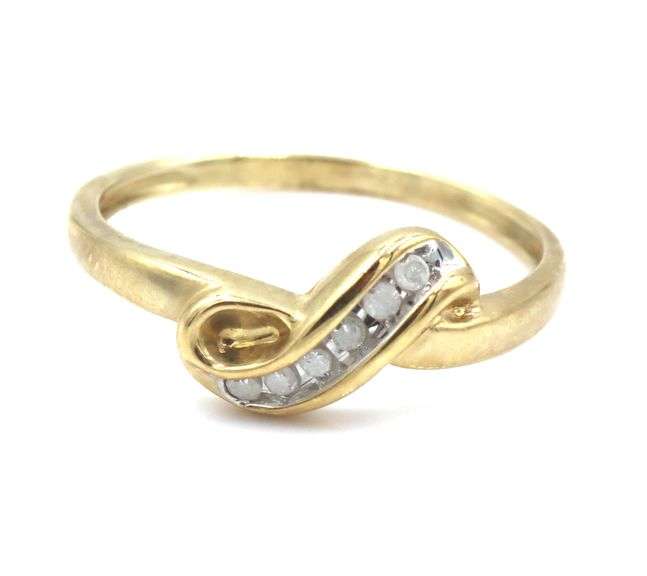10kt Yellow gold diamond ring