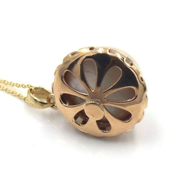 14kt Yellow gold Mabe pearl pendant on chain