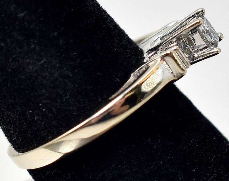 Sparkling 14K White Gold Diamond Ring