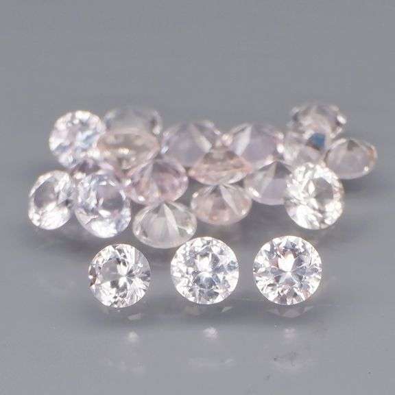 Heated only! 2.12ct diamond white Sapphire set