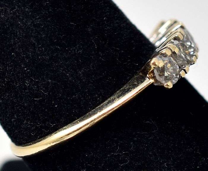 Stunning 14K Yellow Gold Diamond Ring