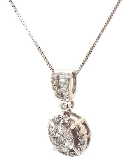 14kt White gold 0.75ctw diamond cluster pendant on chain