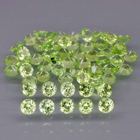 Round brilliant cut! Untreated! Matched! 4.75ct Peridot set!
