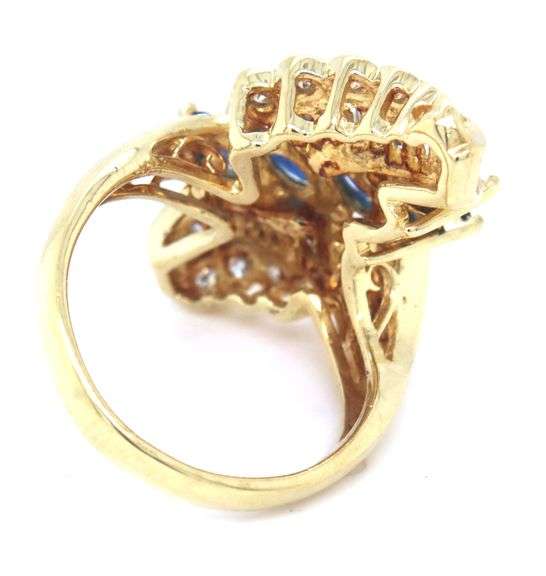 18kt Yellow gold blue sapphire and diamond ring