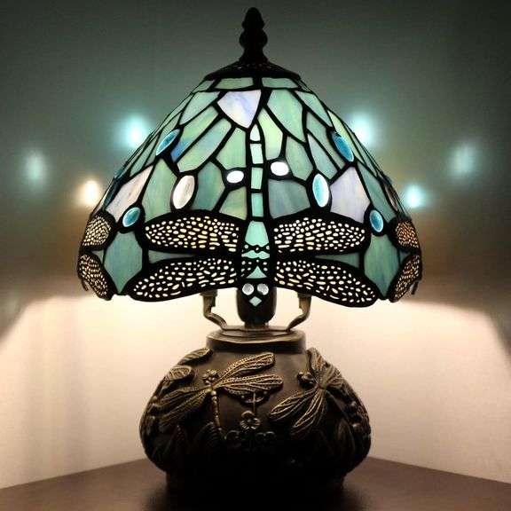 Stained Glass Tiffany-Style Dragonfly Table Lamp
