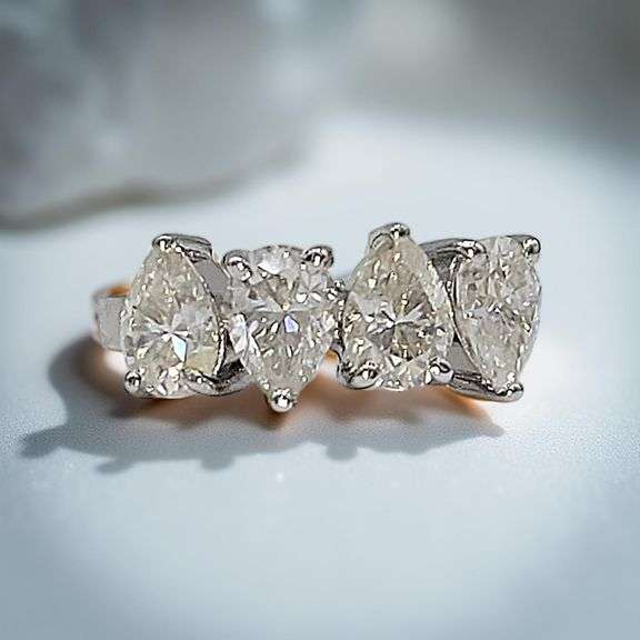 Sparkling 14 Kt White Gold Plate 5.65 Ct Simulated Diamond Ring
