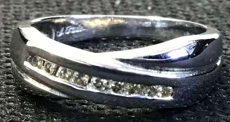 DAZZLING 14K WHITE GOLD NATURAL DIAMOND WEDDING BAND