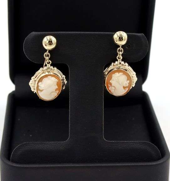 10kt Yellow gold cameo dangle earrings