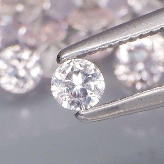 Heated only! 2.12ct diamond white Sapphire set