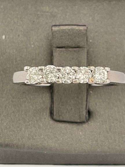 18K WHITE GOLD LADIES DIAMOND BAND