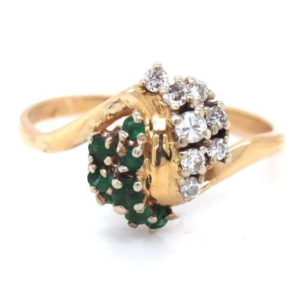 Charming 14K YG Emerald & Diamond Cluster Ring