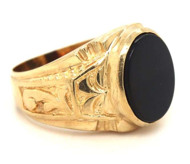 Stylish Man's 10K YG Black Onyx Ring