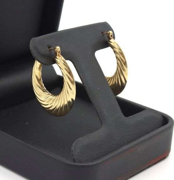 14kt Yellow gold sculpted hoop earrings