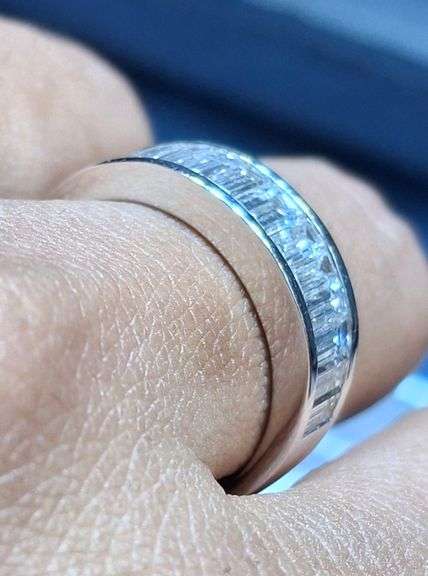18k white gold natural diamond wedding band