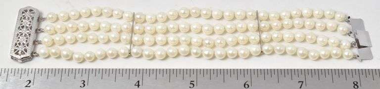 Elegant Pearl Bracelet with 14K White Gold Clasp