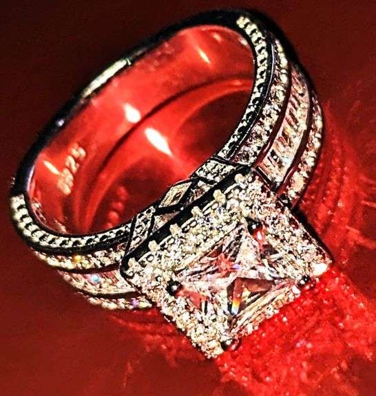 Incredible 14 Kt White Gold Plate 2.25 Ct Princess Cut Simulated Diamond Ring