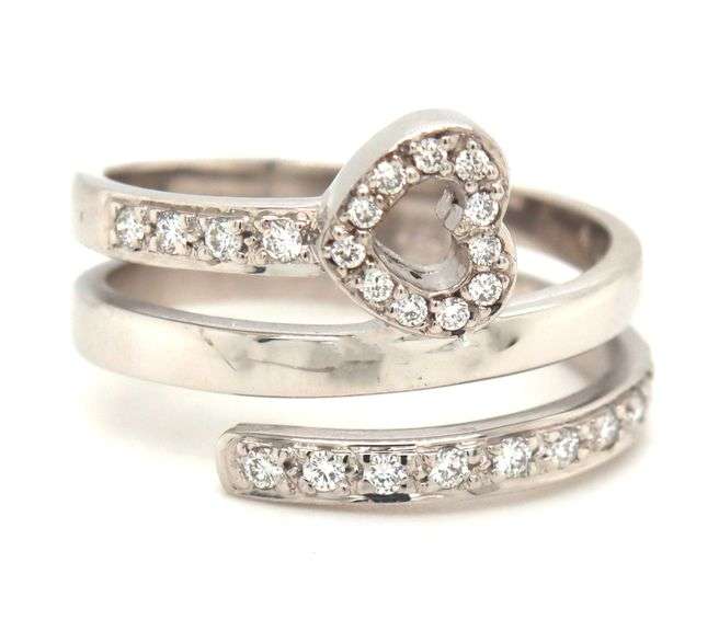 18kt White gold 0.25ctw 3 row heart diamond ring