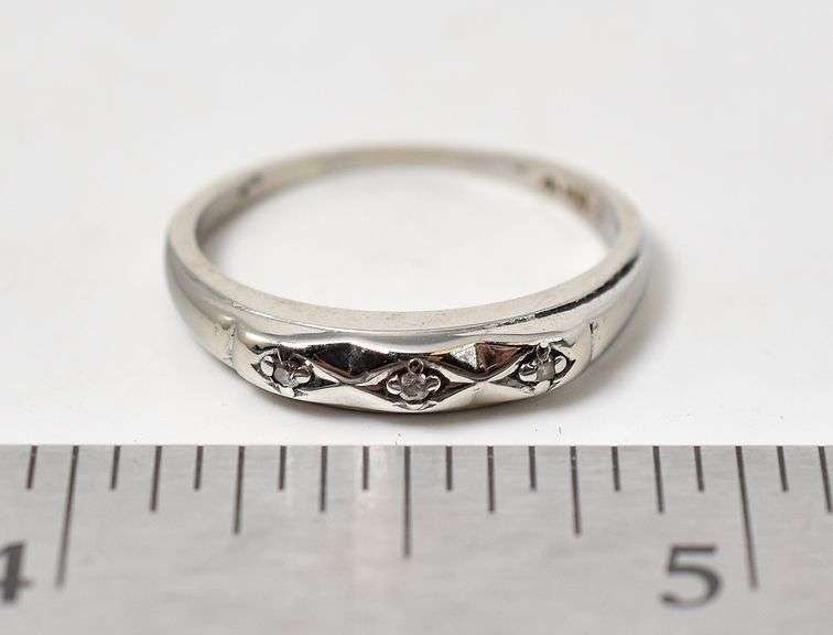 Wonderful Diamond Ring in 10K White Gold