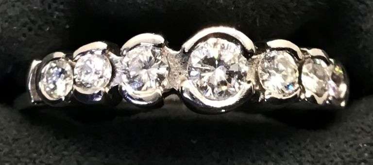 PLATINUM NATURAL DIAMOND WEDDING BAND