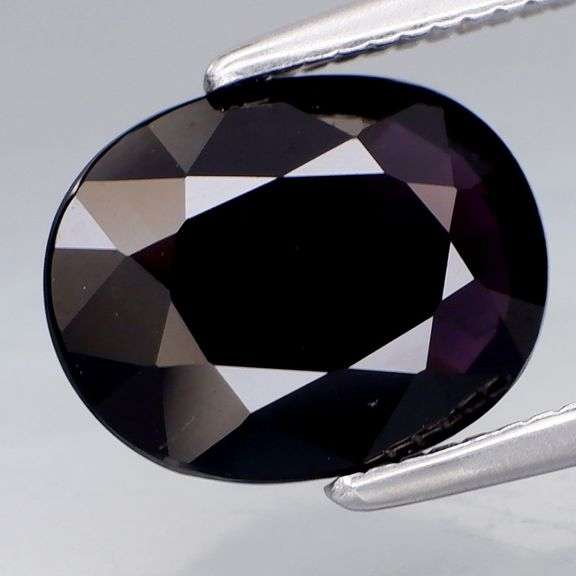 Incredible 2.43ct VS violet black Spinel!