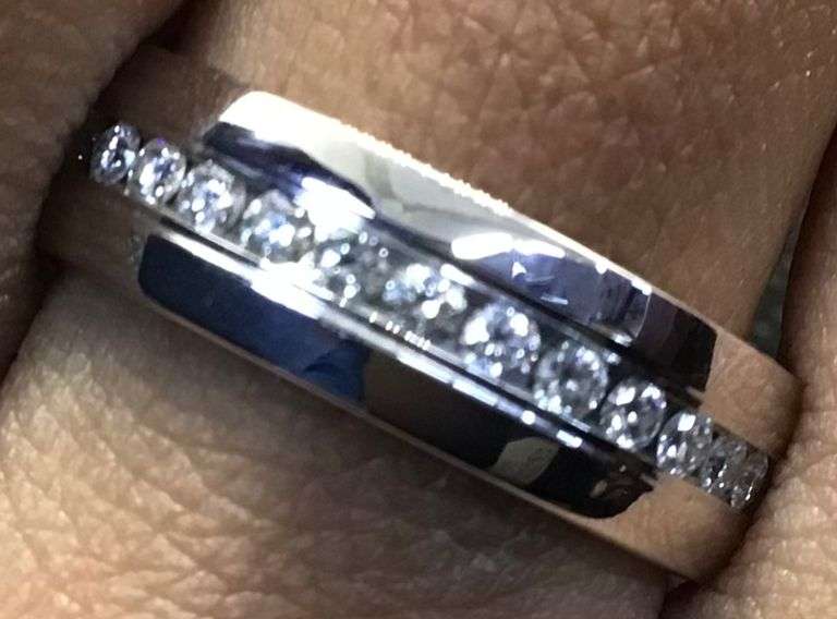 14K WHITE GOLD NATURAL DIAMOND WEDDING BAND