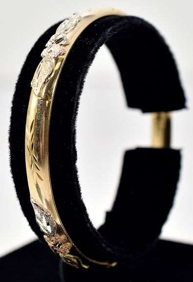 Wonderful 14K Yellow Gold Rose Designed Hinged Bracelet