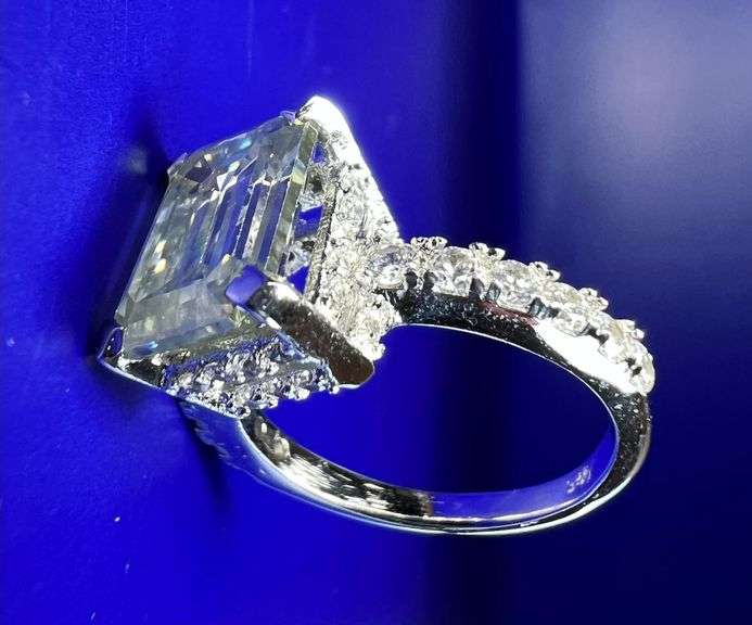 Stunning Rare 6.25 Ct Ice Blue/Green Lab Simulated Diamond Ring