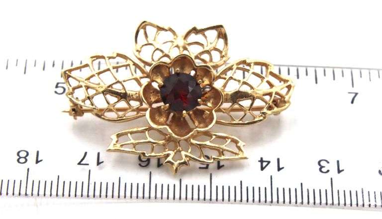 Floral Design 14K YG Garnet Brooch