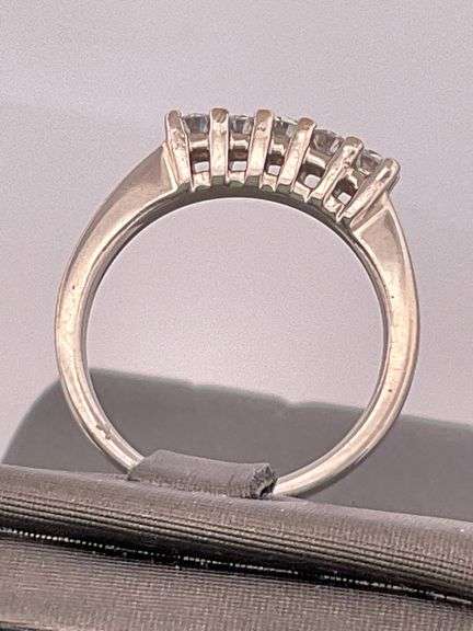18K WHITE GOLD LADIES DIAMOND BAND