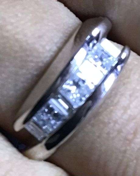 STUNNING 14K WHITE GOLD NATURAL DIAMOND WEDDING BAND