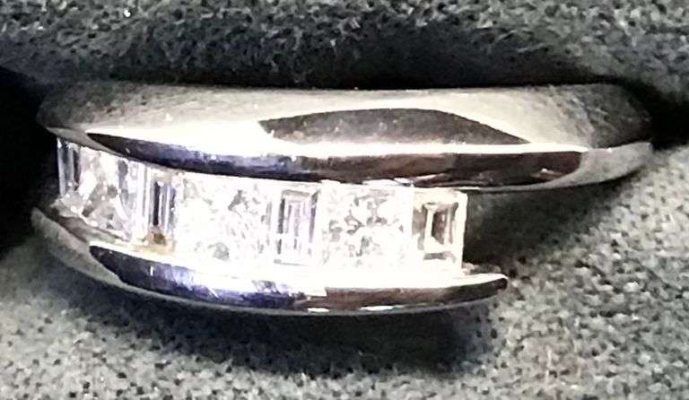 STUNNING 14K WHITE GOLD NATURAL DIAMOND WEDDING BAND