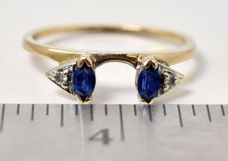Cute 10K Yellow Gold Blue sapphire and Diamond Ring