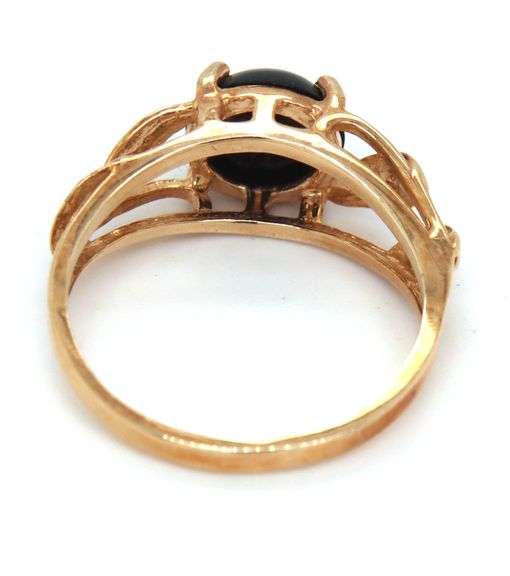 14kt Yellow gold black onyx ring