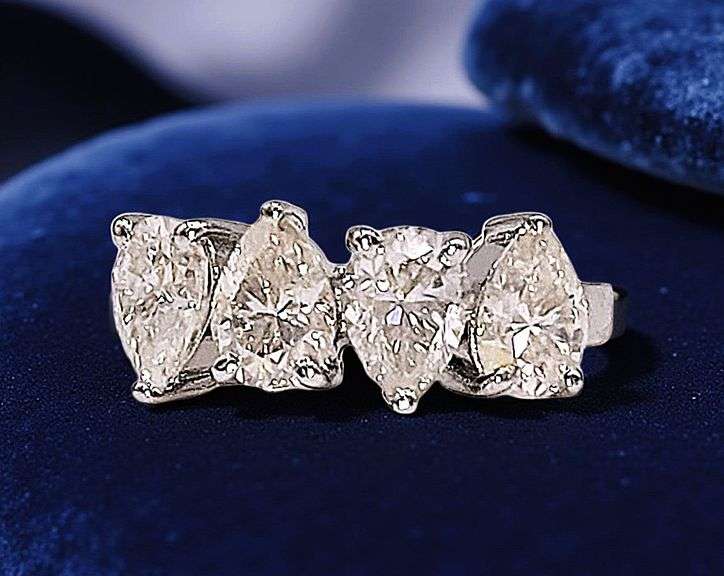 Sparkling 14 Kt White Gold Plate 5.65 Ct VVs1 F-G Simulated Diamond Ring