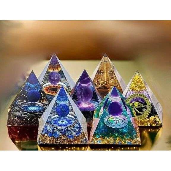 Lot of 7 Crystal Pyramid Set Amethyst Crystals