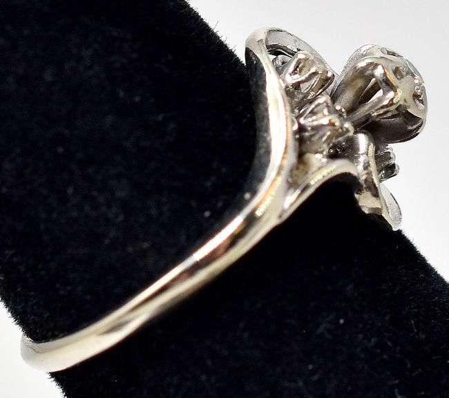 Sparkling 14K White Gold Diamond Ring