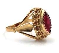 14kt Yellow gold marquise garnet cocktail ring