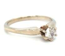 14kt White gold round brilliant cut diamond ring