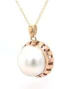 14kt Yellow gold Mabe pearl pendant on chain