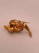 14K YELLOW GOLD AND DIAMOND FLOWER DESIGNED BROOCH